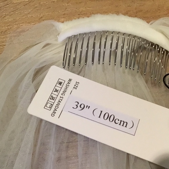 Women’s Wedding Bridal Veil with Comb - Picture 7 of 7